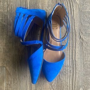 Blue suede pointed toe flats